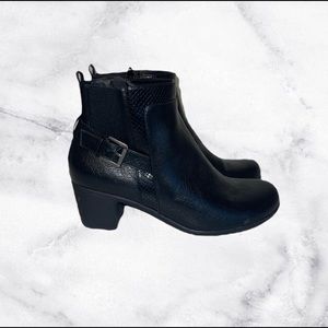 NWOT Women’s Black Heeled Croft & Barrow Booties